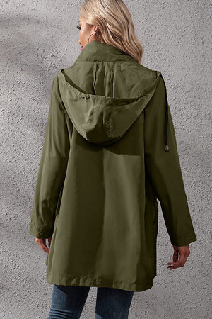 Chaqueta cortavientos impermeable urbana con capucha