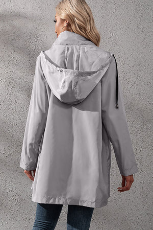 Chaqueta cortavientos impermeable urbana con capucha