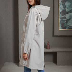 Chaqueta cortavientos impermeable con capucha extragrande